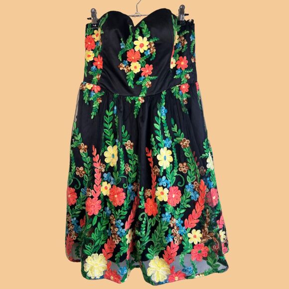 ModCloth Layered Tulle Appliqué Cocktail Dress - Picture 1 of 10